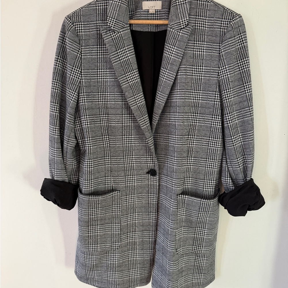 LOFT Houndstooth boyfriend Blazer in Black and White - Picture 3 of 8